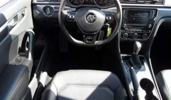 2018 Volkswagen Passat 2.0T R-Line full